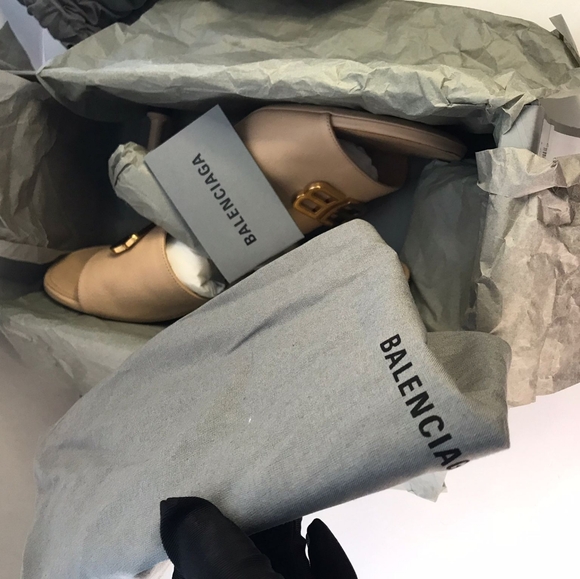 - New 💯 Authentic BalenciagaBb Logo Plaque Heeled Mules - Picture 14 of 14
